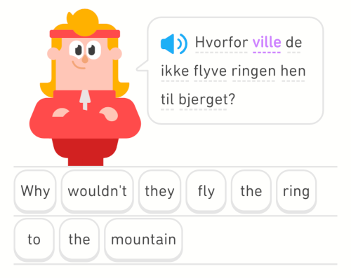 Screenshiot aus Duolingo, eine Cartoonperson im Joggingoutfit fragt auf Dänisch und auf Englisch, warum sie den Ring nicht zum Berg geflogen haben