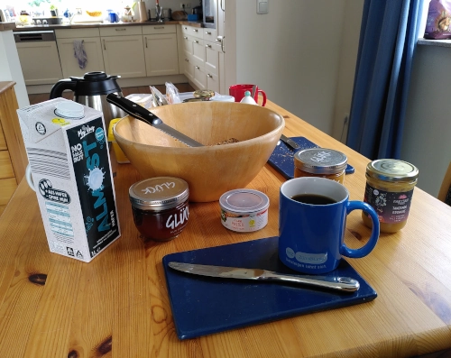 Photo von einem Frühstückstisch.
