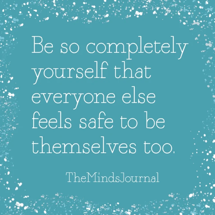 Textkachel mit einem Zitat, auf Deutsch übersetzt: Sei so vollständig du selbst, dass alle um dich herum sich sicher genug fühlen, auch sie selbst zu sein. Von The Minds Journal