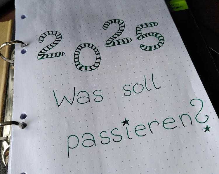 Cover of a calendar saying 2025 and in German: What is supposed to happen?